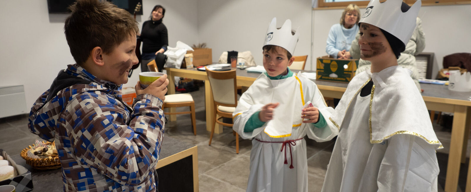 Tři králové na mnoha místech pomáhají i stmelují